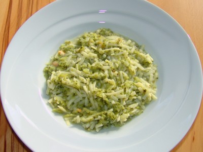 Brokkoli-Nudel-Schüssel